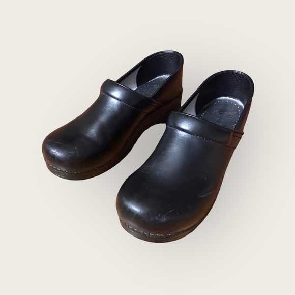 MEN’S DANKSKO PROFESSIONAL, OILED CLOGS BLACK GOOD CONDITION EUR 45 US 12 - Picture 2 of 8
